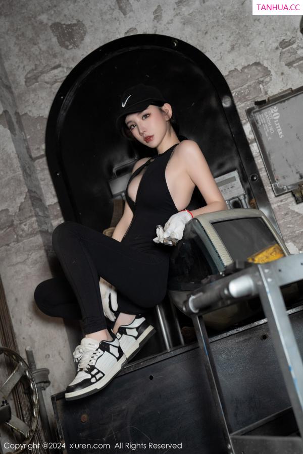 周于希dummy  [XiuRen]高清写真图 2024.01.26 No.8027 周于希Sally 丰腴美臀第44张图片
